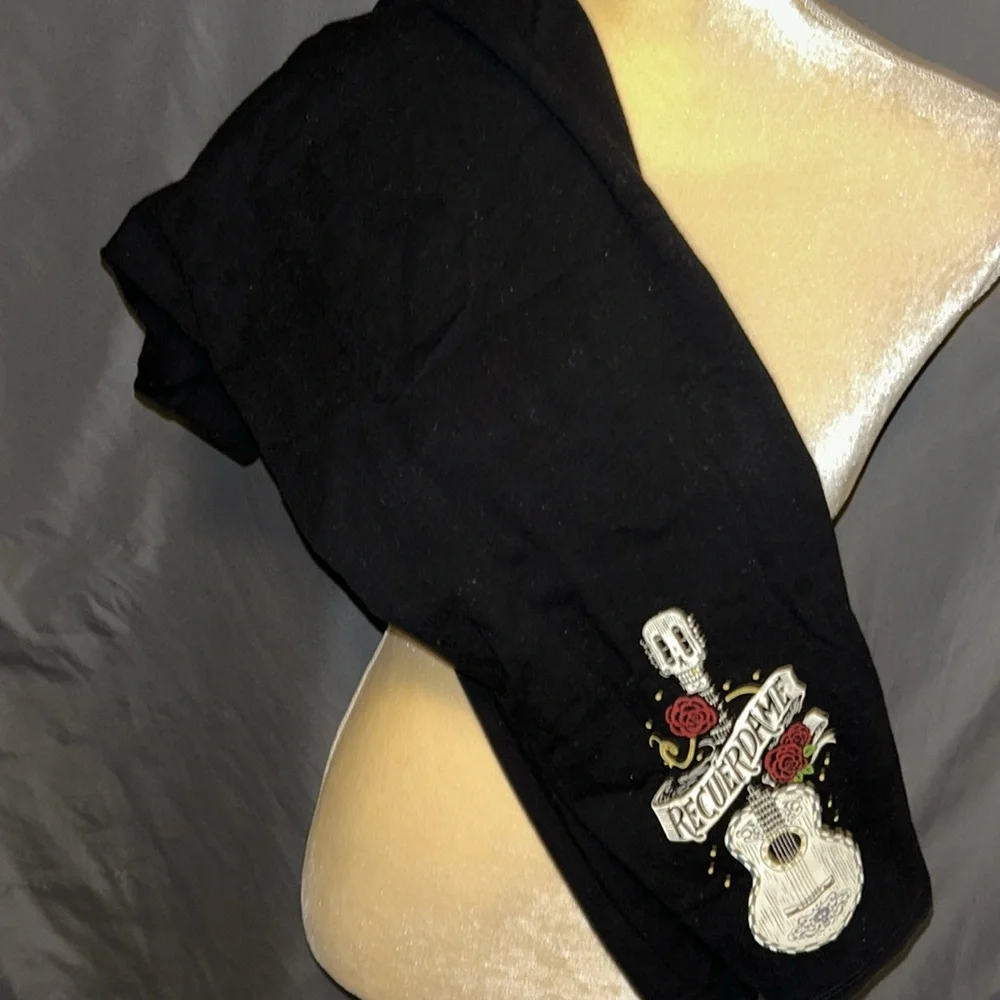 HP๐Torrid Crop Legging - Disney Coco Miguel Guitar - Picture 4 of 10